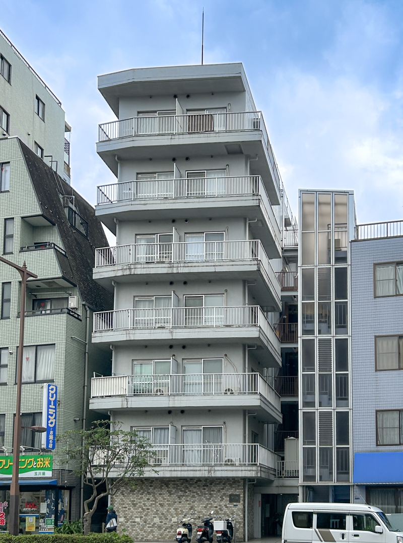 サカエ新宿余丁町マンション